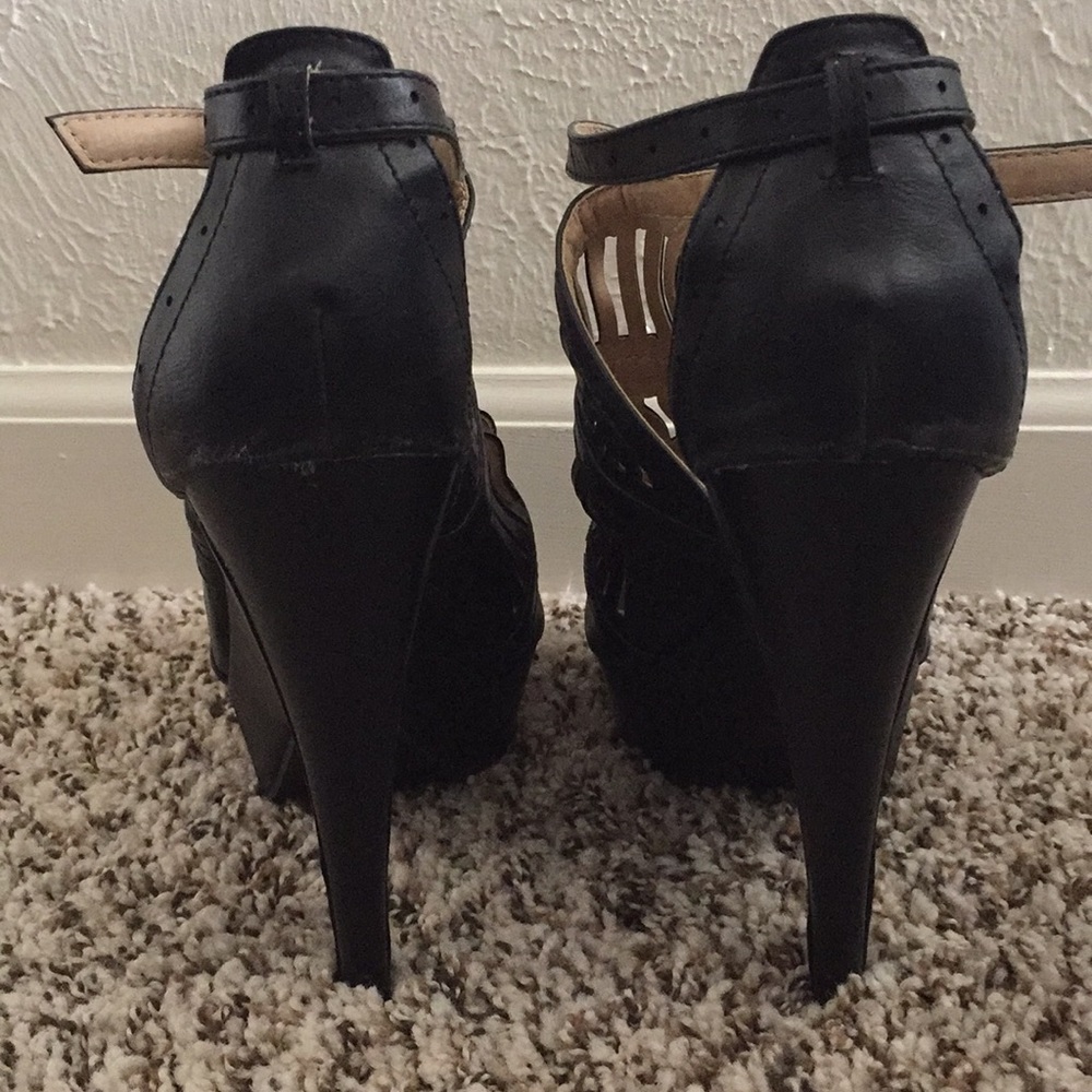 Black Heels - Picture 3 of 3